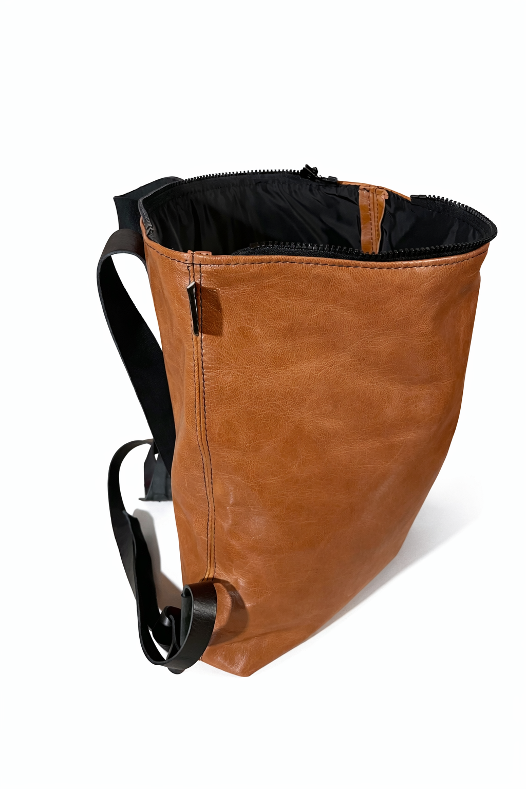 Lederrucksack „komplett zu öffnen“