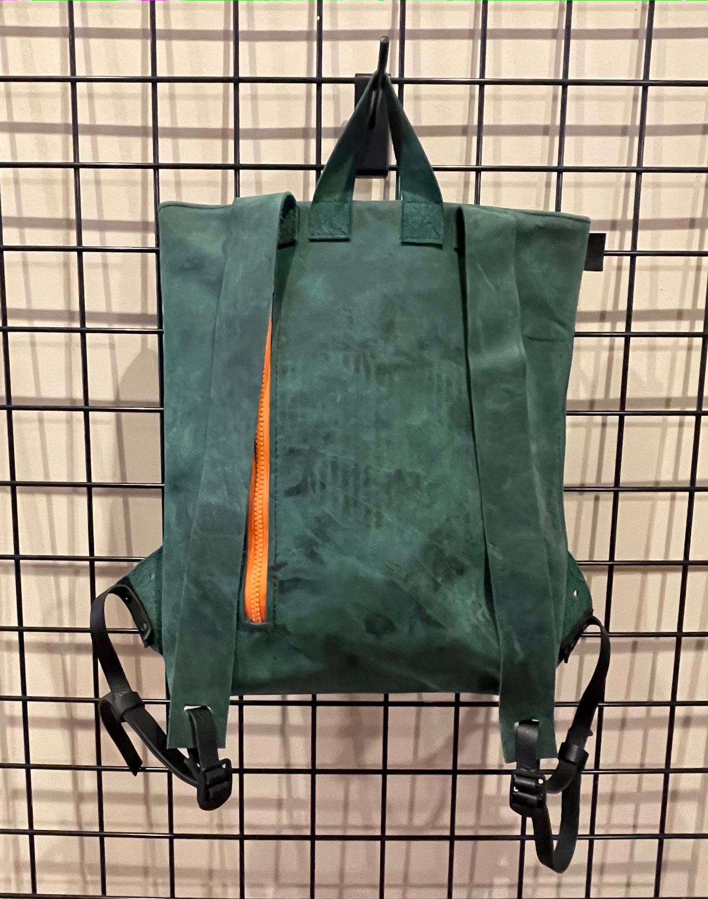 Leather backpack Green "fully openable"