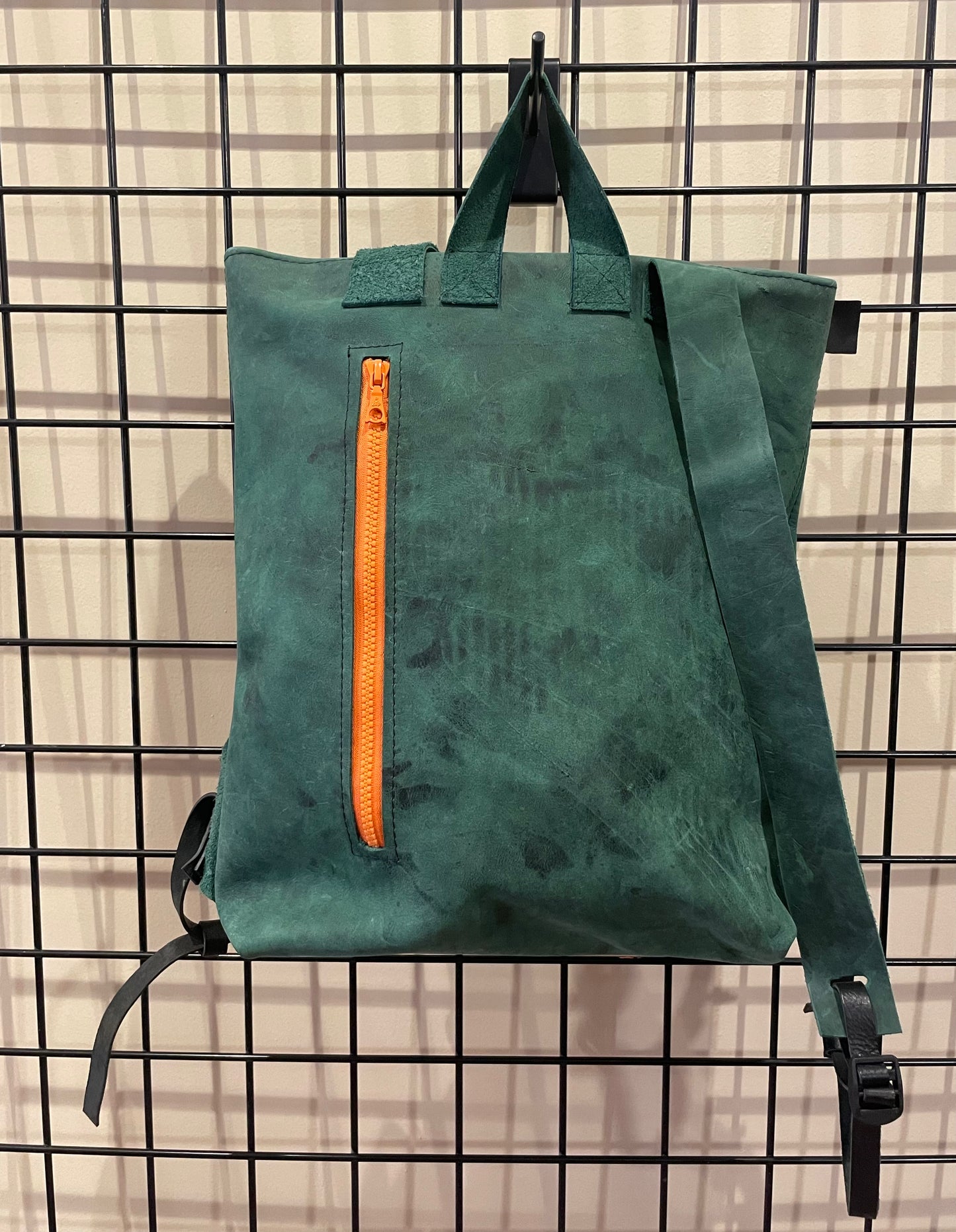 Leather backpack Green "fully openable"
