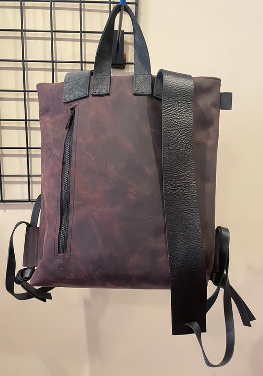 Leather backpack Red Amarath "fully openable"