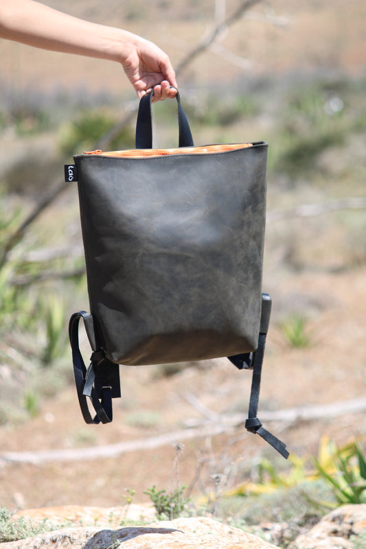 Leather backpack Green"fully openable"