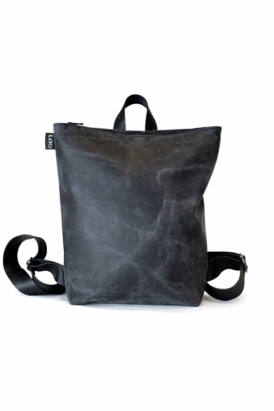 Lederrucksack „komplett zu öffnen“