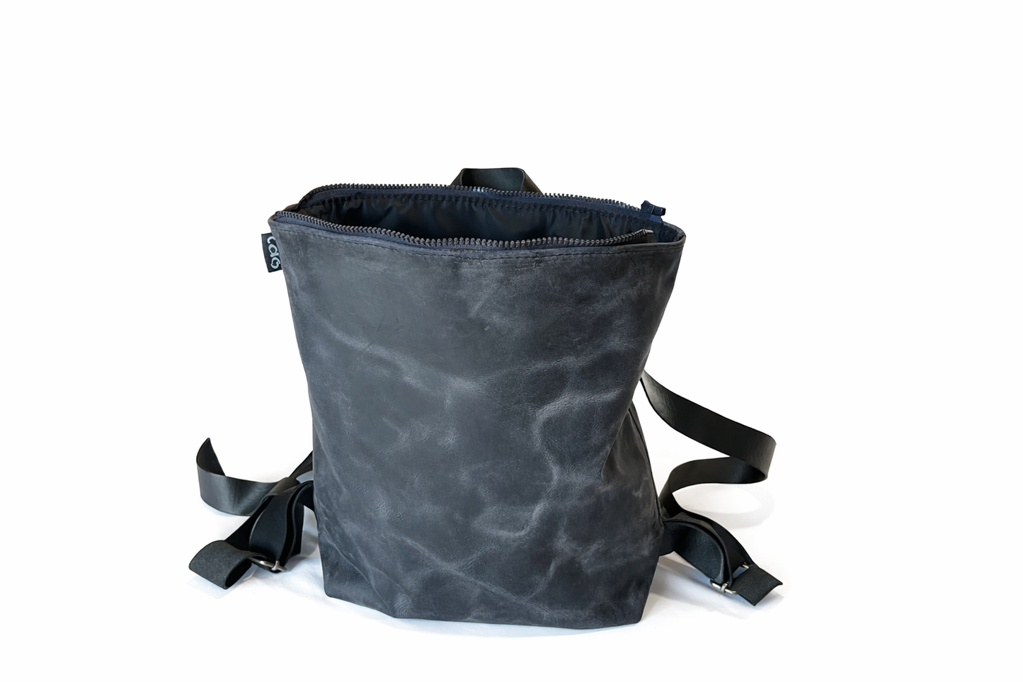 Lederrucksack „komplett zu öffnen“