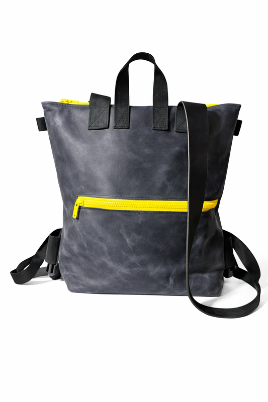 Lederrucksack „komplett zu öffnen“