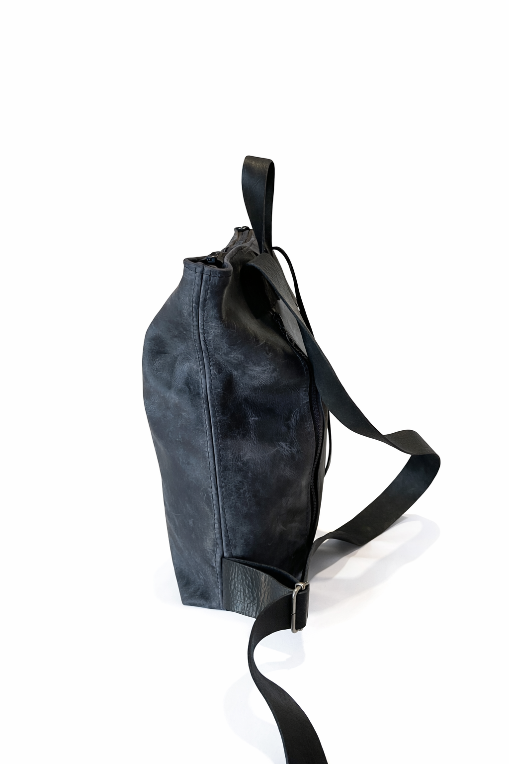 Lederrucksack „komplett zu öffnen“