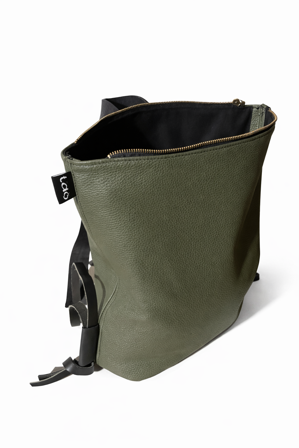 Lederrucksack „komplett zu öffnen“
