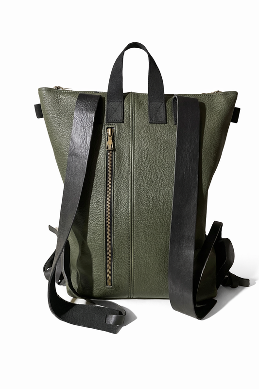 Lederrucksack „komplett zu öffnen“