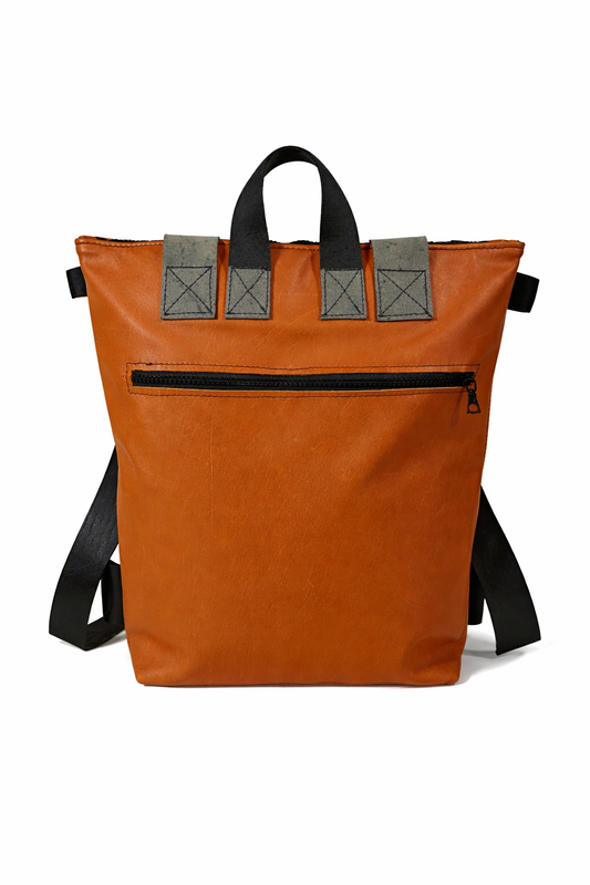 Lederrucksack „komplett zu öffnen“