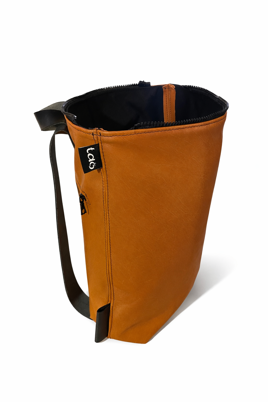 Lederrucksack „komplett zu öffnen“