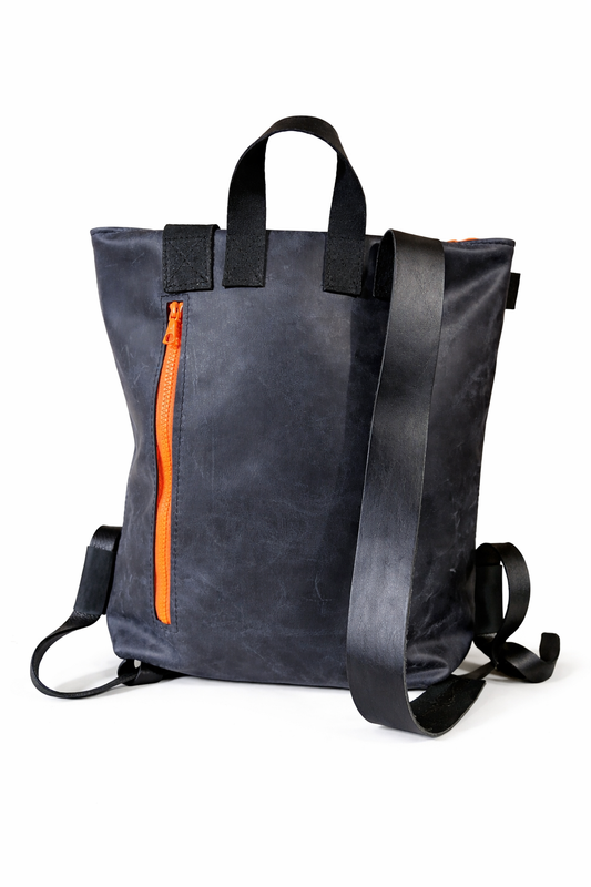 Lederrucksack „komplett zu öffnen“