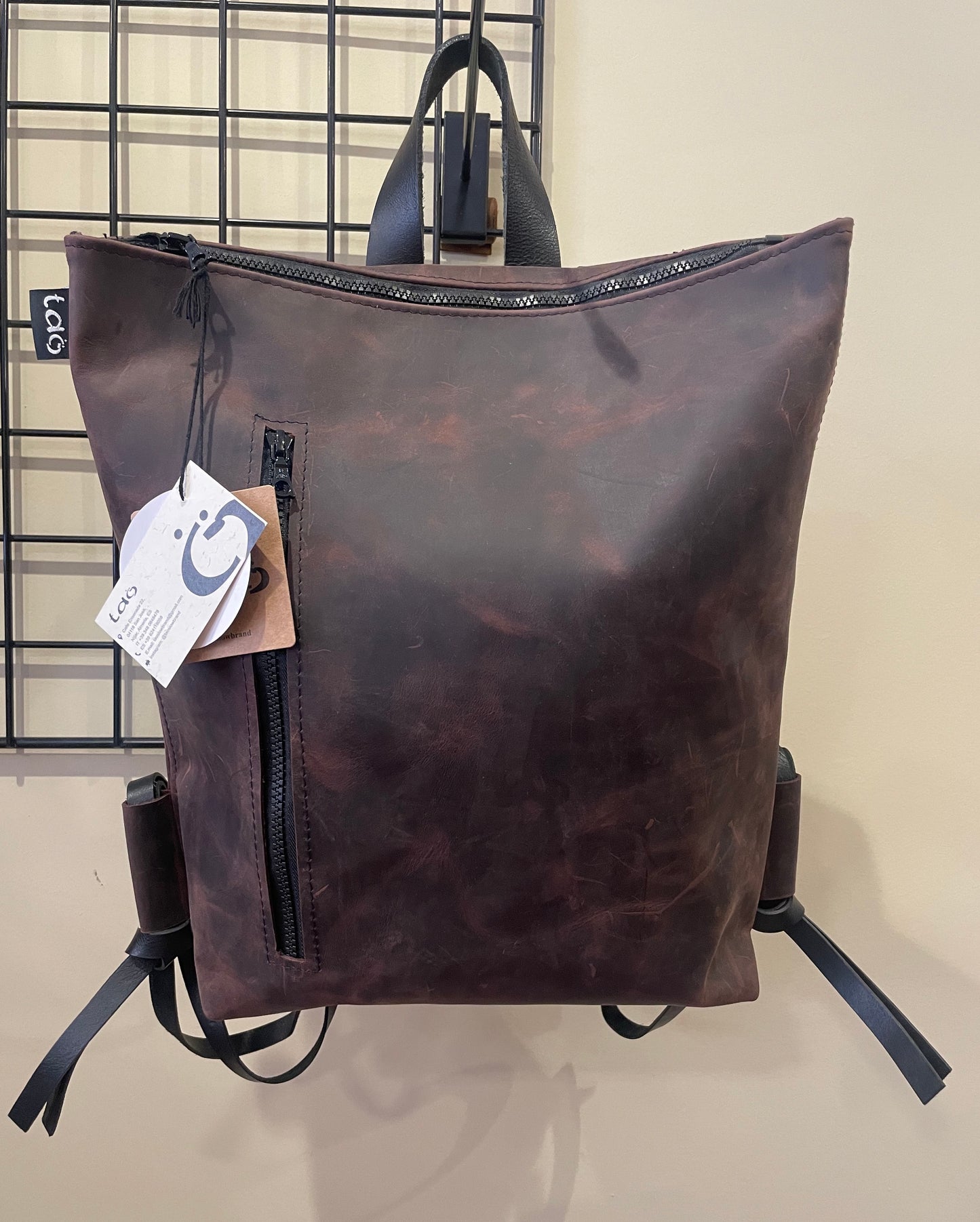 Leather backpack Red Amarath "fully openable"