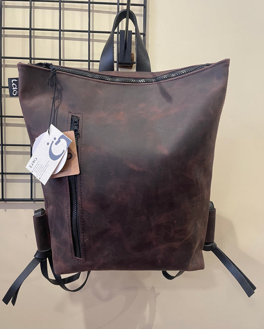 Leather backpack Red Amarath "fully openable"